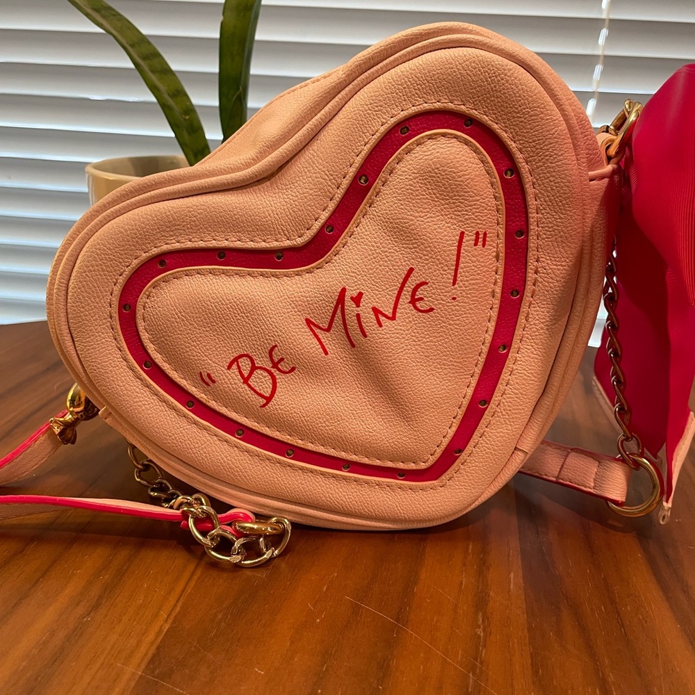 Heart shaped Betsey Johnson light up bag